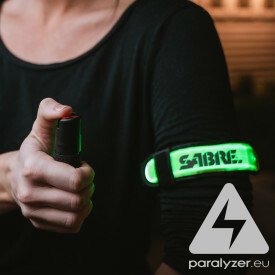 Obranný pepřový gel SABRE RED pro běžce s bezpečnostním LED náramkem - zelená